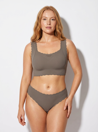 Ribbed Seamless Bralette with Scalloped Trim